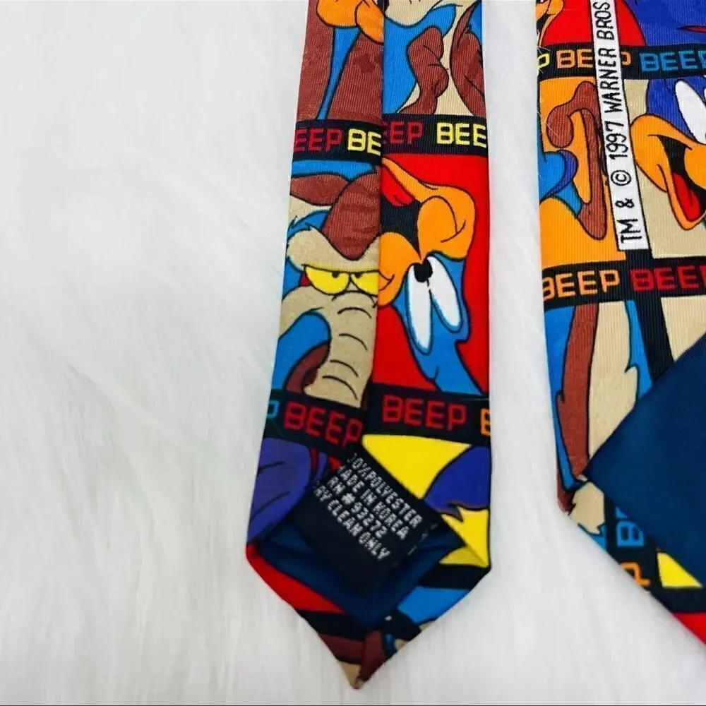Looney Tunes Vintage 1997 Road Runner Wile E Coyote Men's Novelty Necktie Tie.